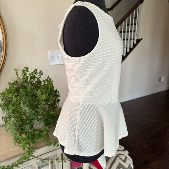 bisou bisou white tank top size medium - Picture 2 of 4